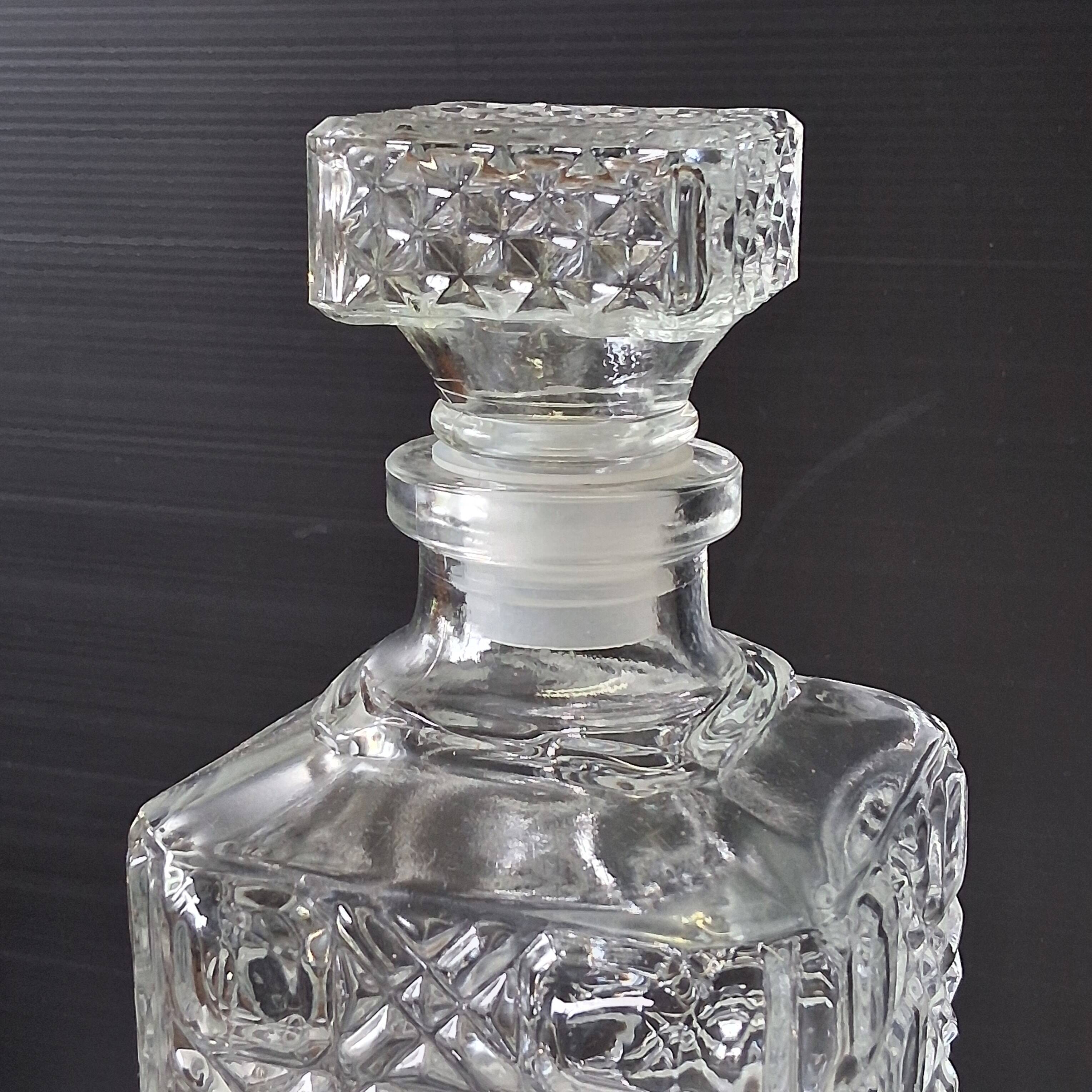 Very nice whisky/juice carafe in glass in very good condition.