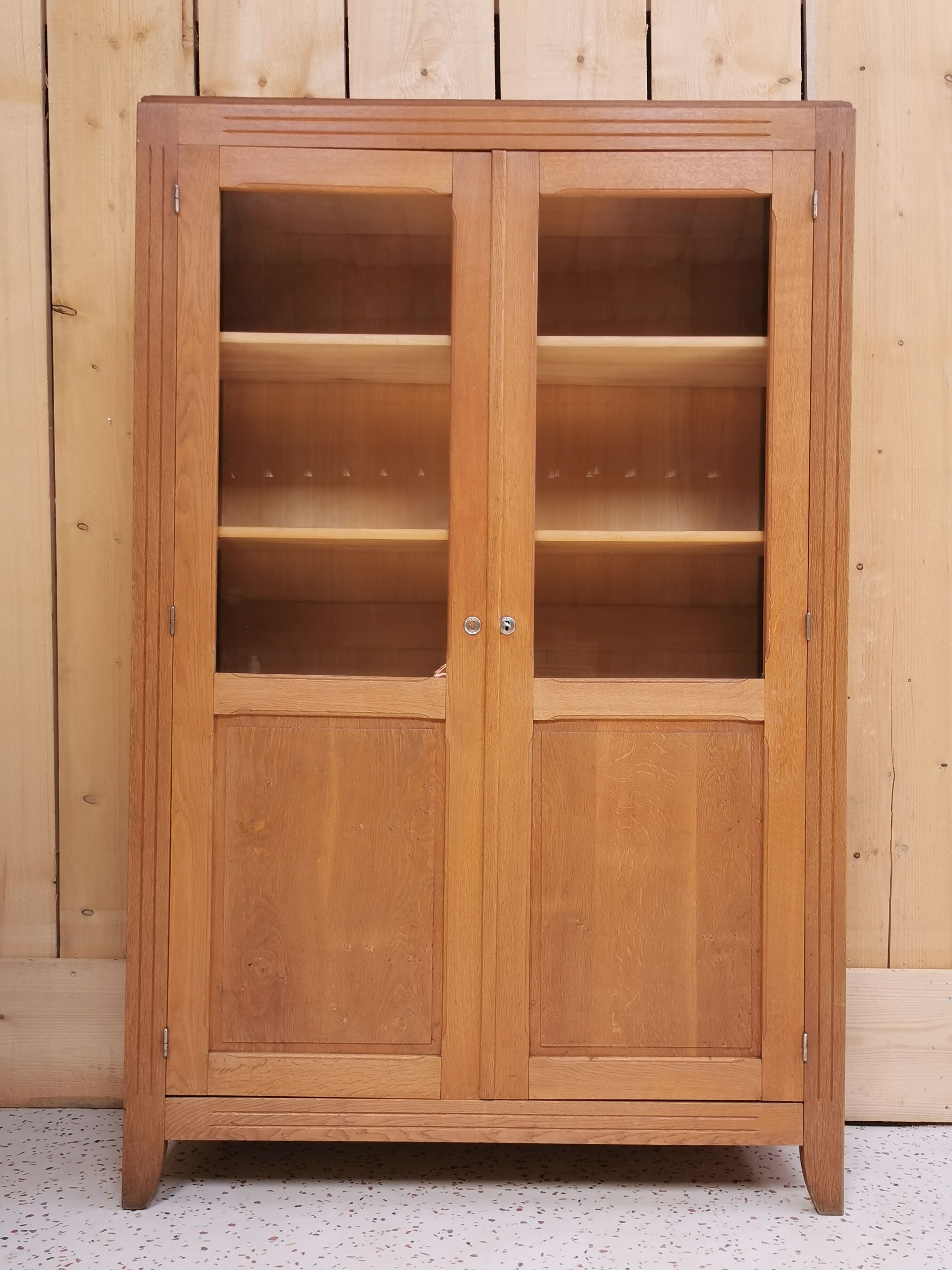 Glass cabinet