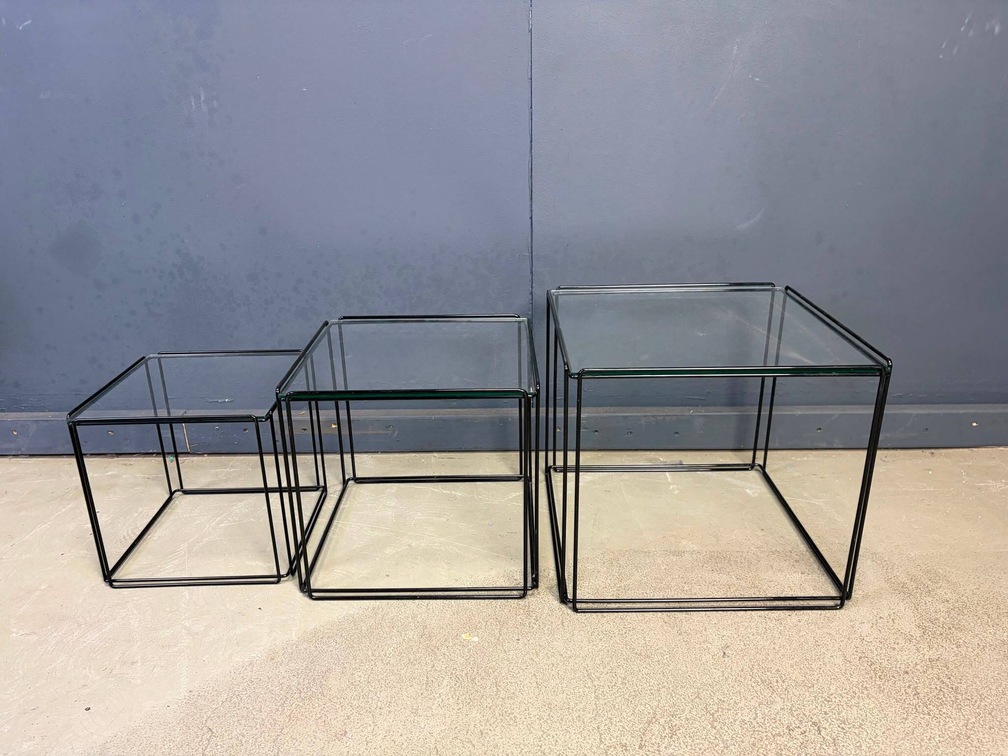 Tables gigognes Isocele de Max Sauze des années 1970.