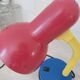 Lampe de bureau couleur Memphis rouge bleu jaune