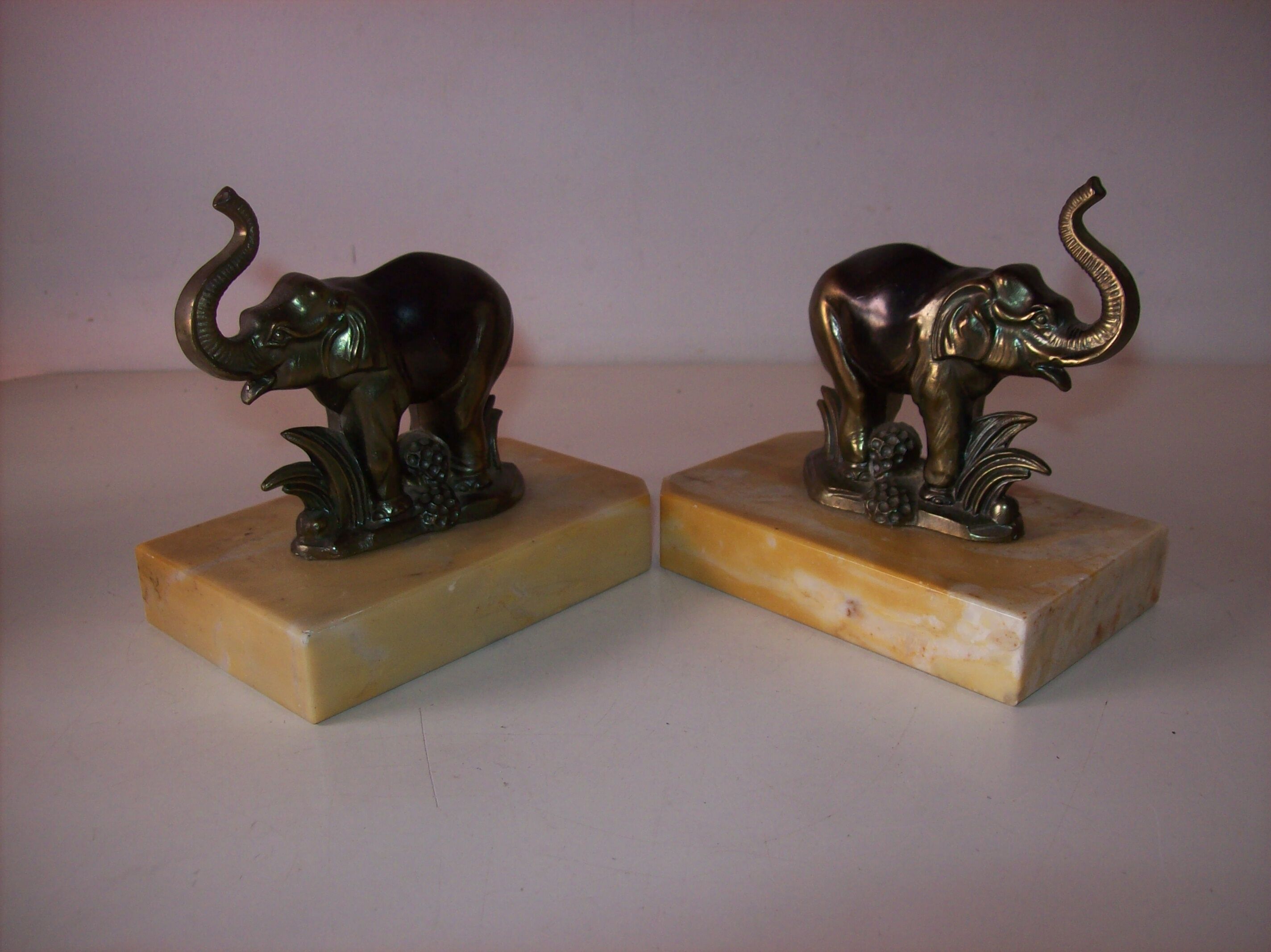 Elephant bookends