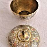 Old box, oriental covered pot in damascinated brass copper and silver. Calligraphy.