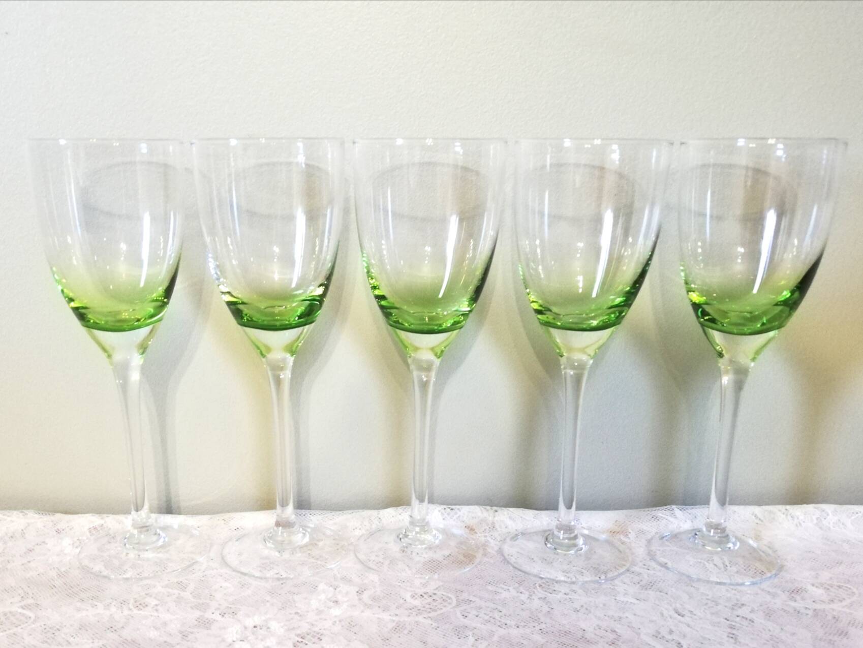 5 stemmed glasses