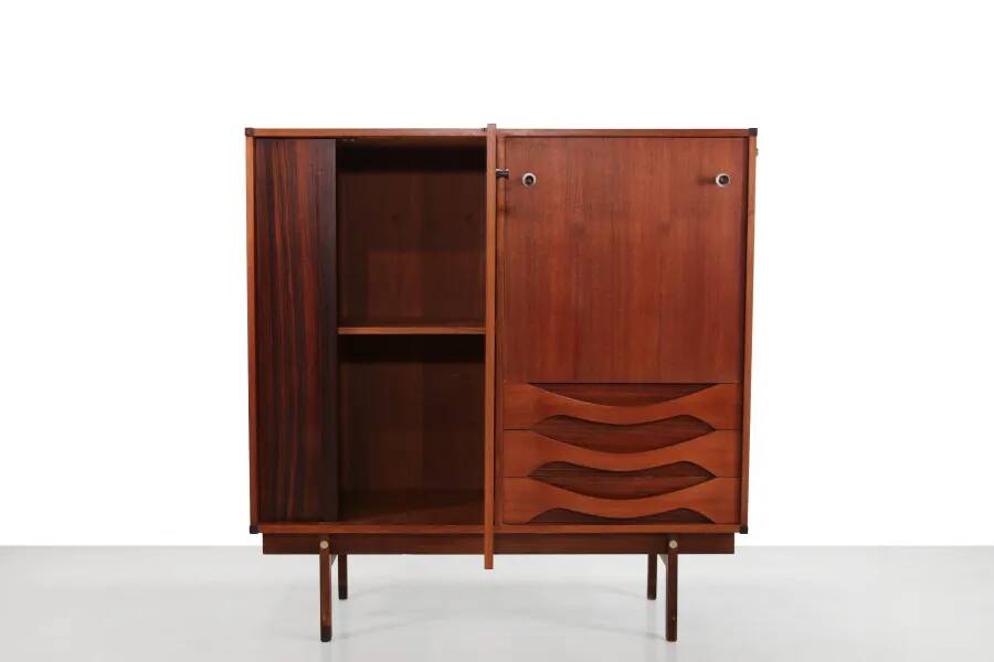 Buffet haut de design moderniste italien en teck et palissandre, 1960