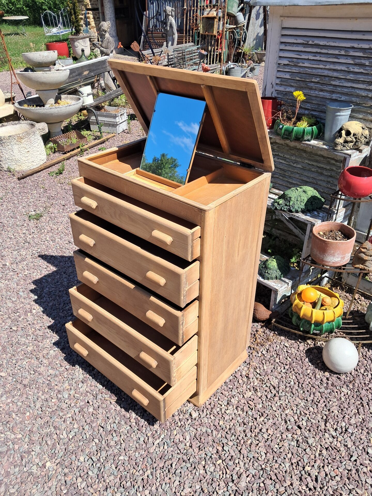 Chest of drawers