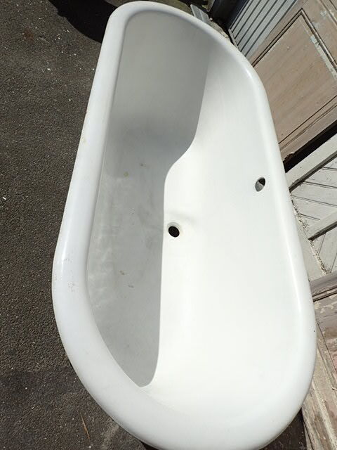 cast-iron bathtub on foot, 2 rounded ends