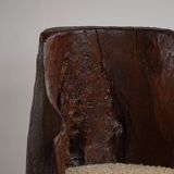 Chaise souche primitive wabi sabi suédoise sculptée à la main, siège en laine d'agneau, 1900s