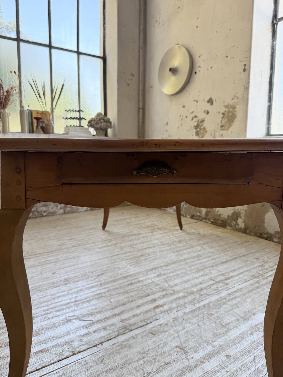Table campagne provençale style Louis XV merisier