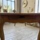 Table campagne provençale style Louis XV merisier