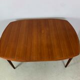 Extendable table by Gustav Bahus with 4 chairs by Peter Hvidt