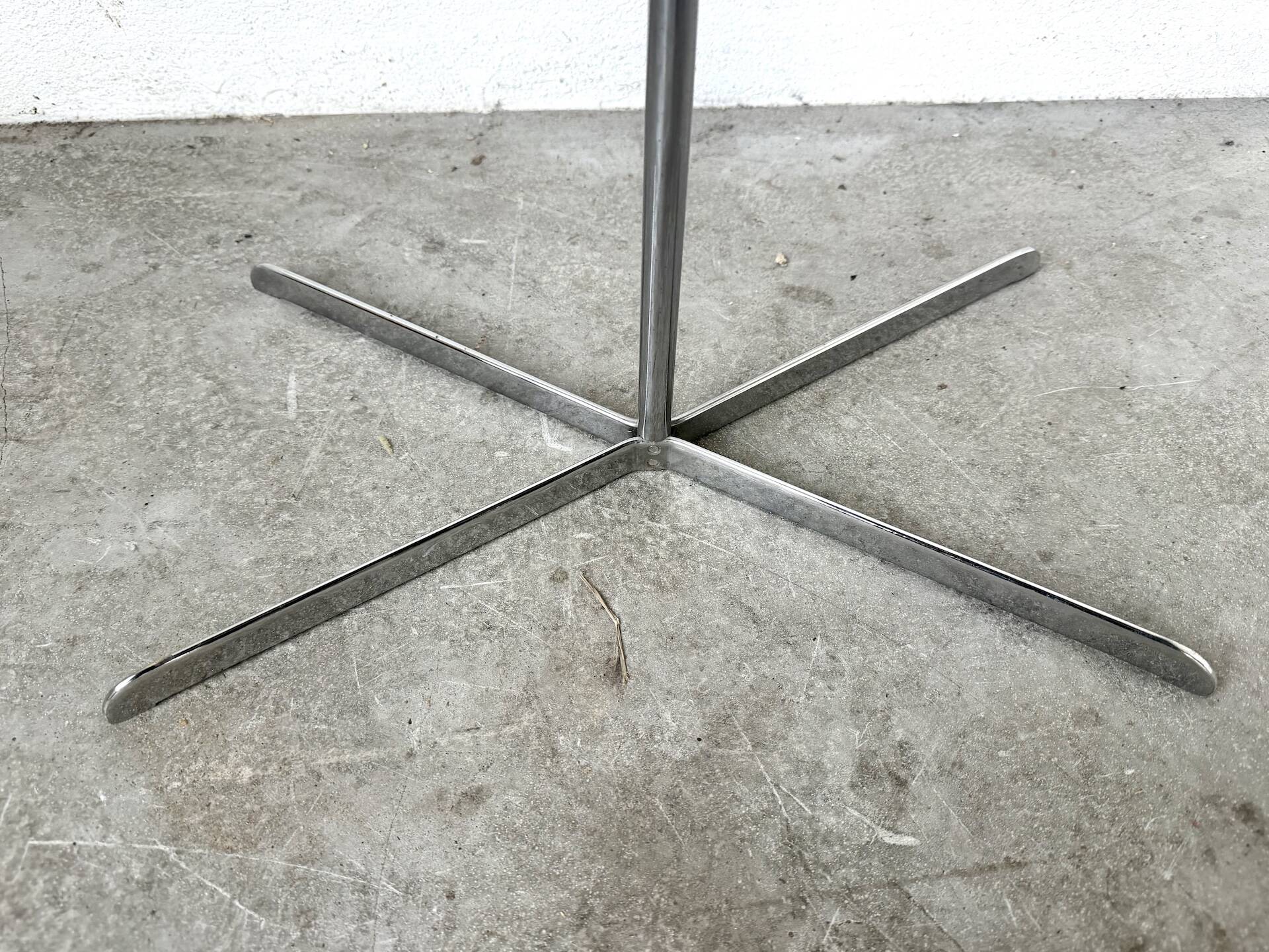 Transparent acrylic and chrome side table, 1970s design.