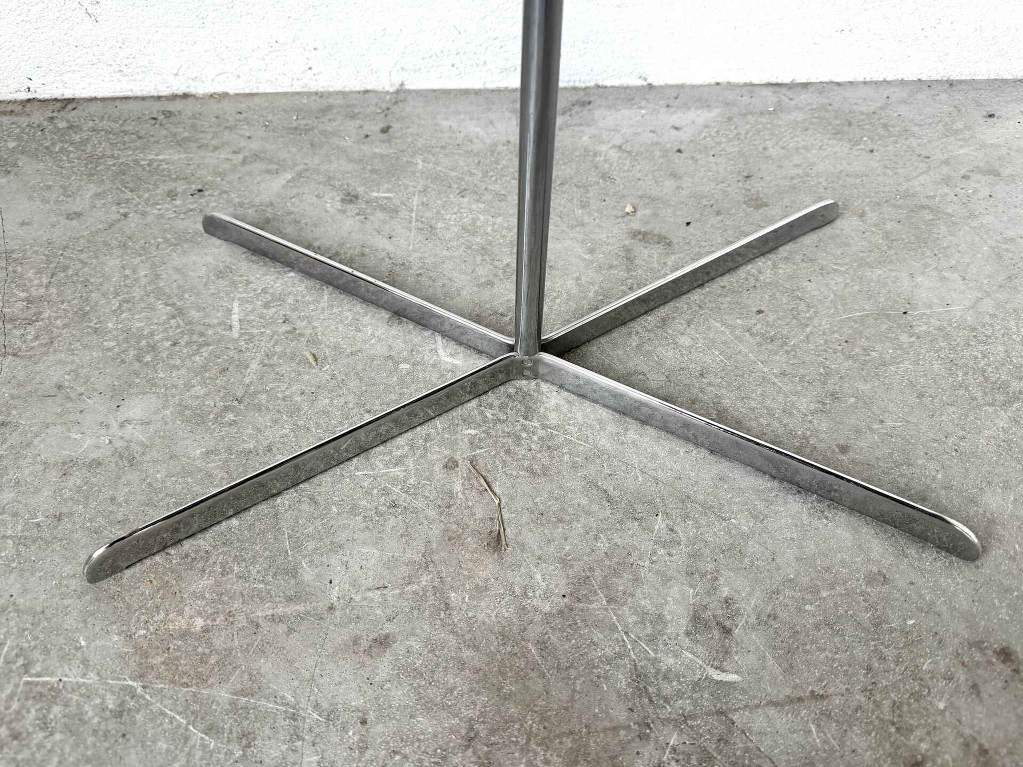 Table d'appoint en acrylique transparent et chrome, années 70