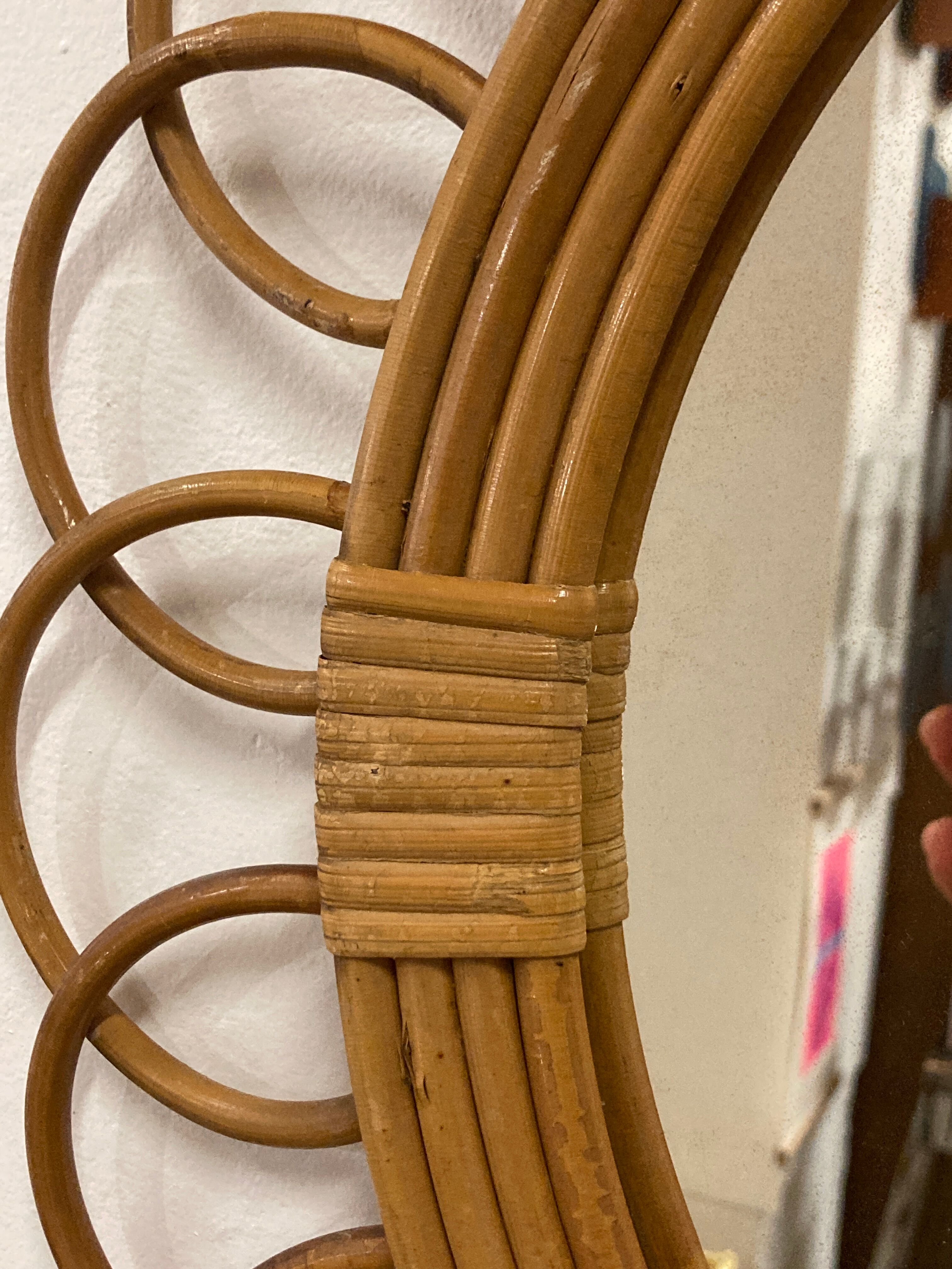 Rattan flower mirror