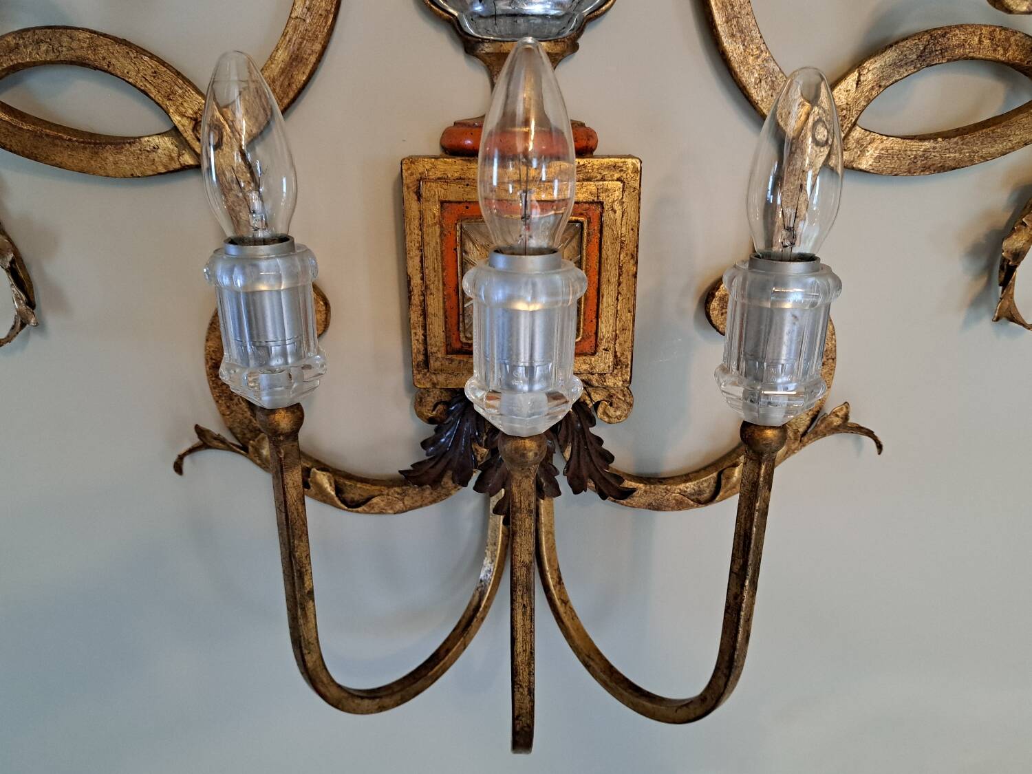 Important Baguès wall light in gilded wrought iron