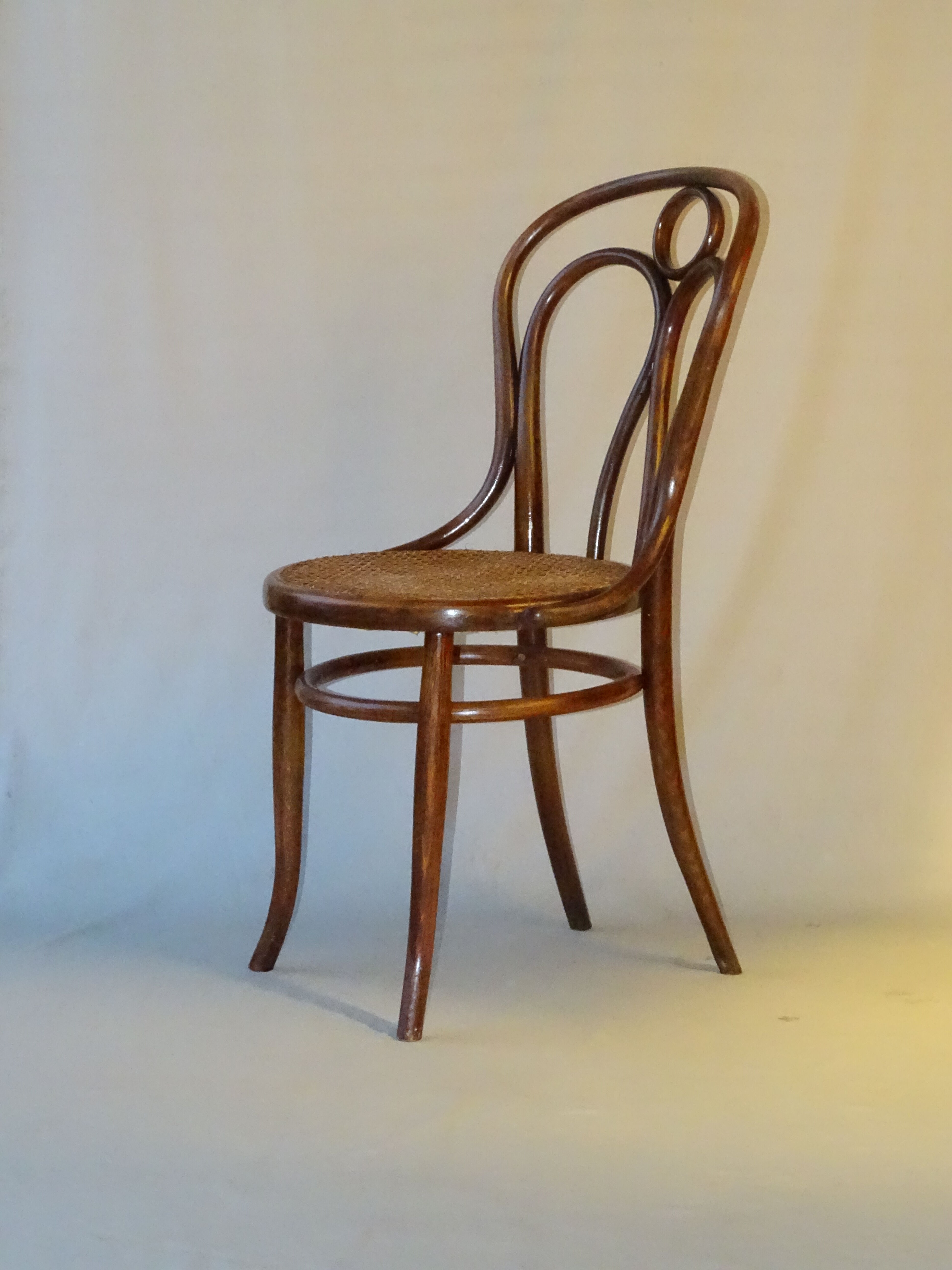 Chaise bistrot viennoise de Kohn N°36 vers 1885 cannée
