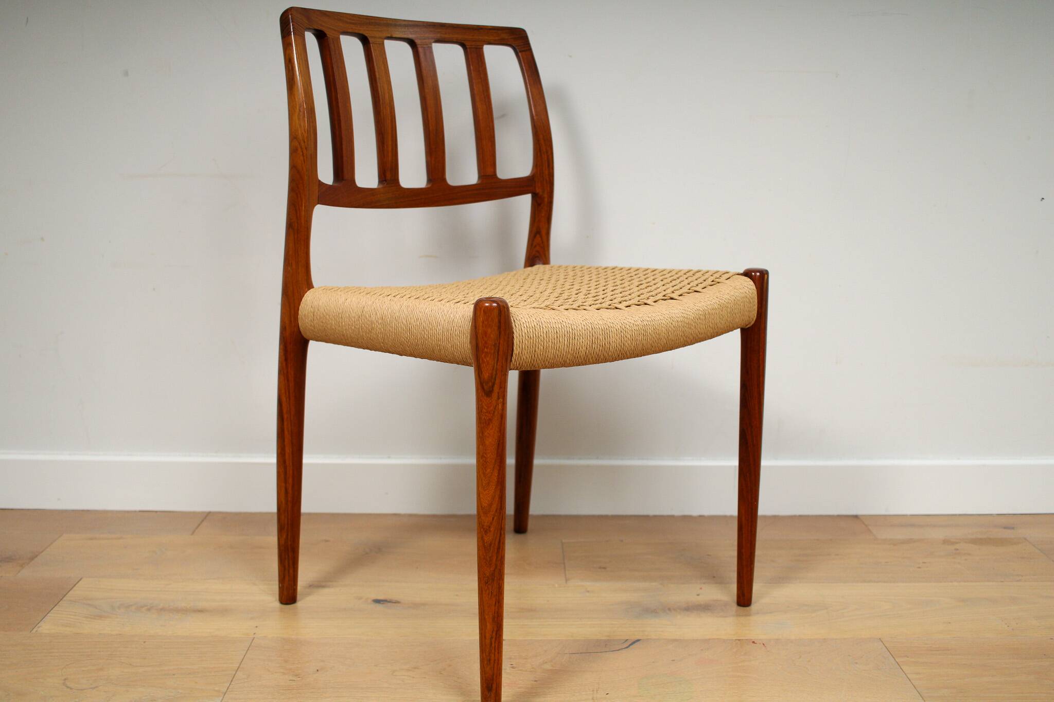 Ensemble de 4 chaises de salle à manger modèle 83 par Niels O. Møller pour JLMøller