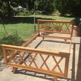 Bed cross vintage