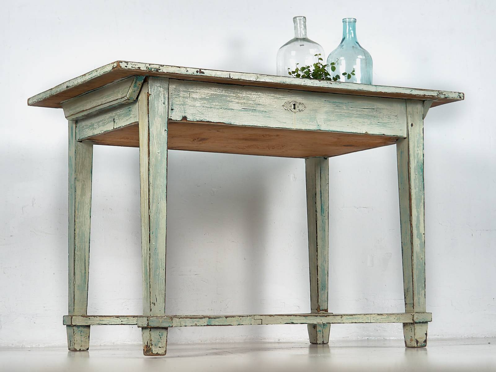 Vintage white solid wood side table (France, circa 1960)