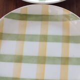 6 green and yellow checkered plates, tea towel