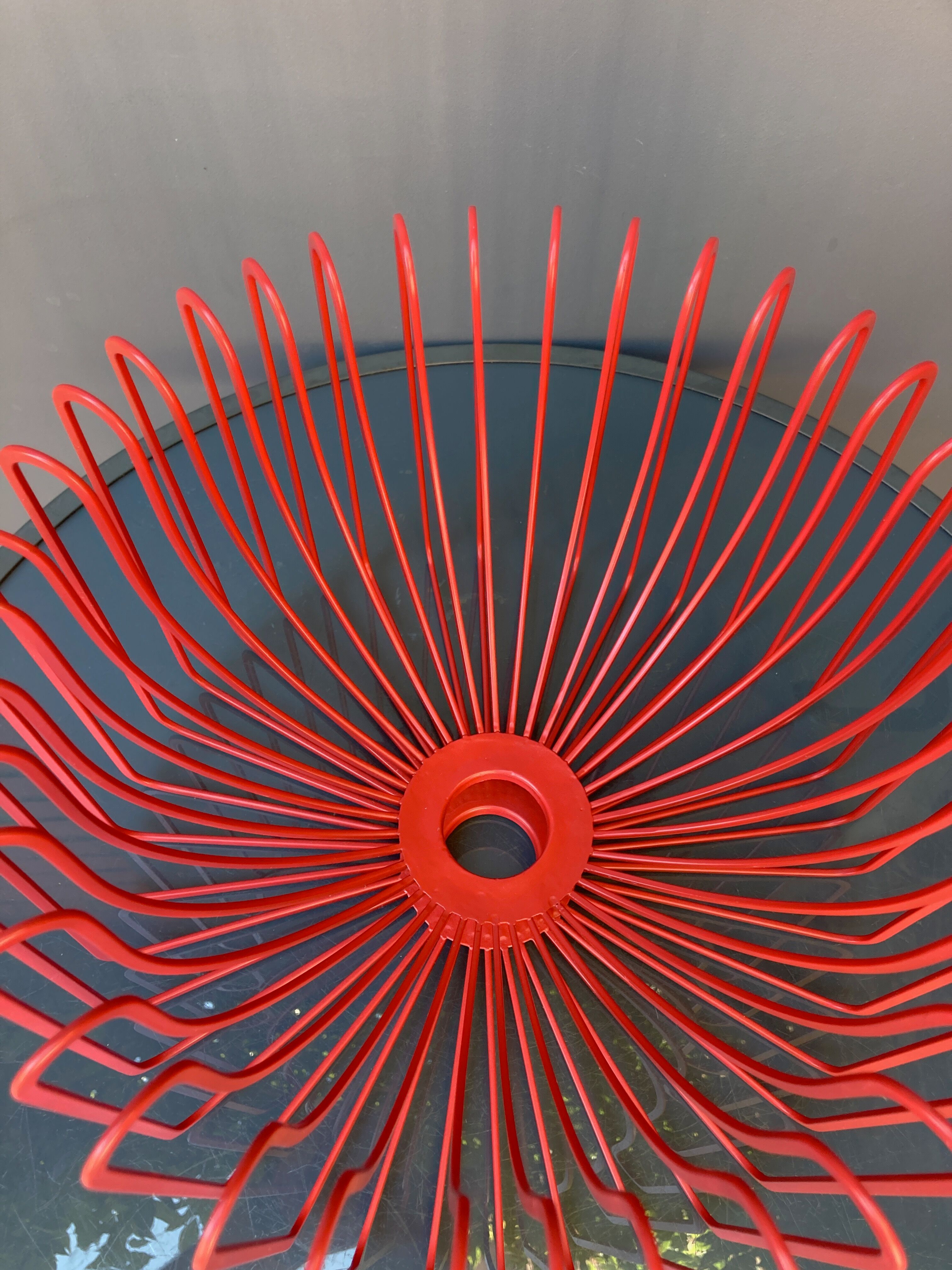 Coupe à fruit design metal rouge