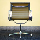 Charles Eames Chair
