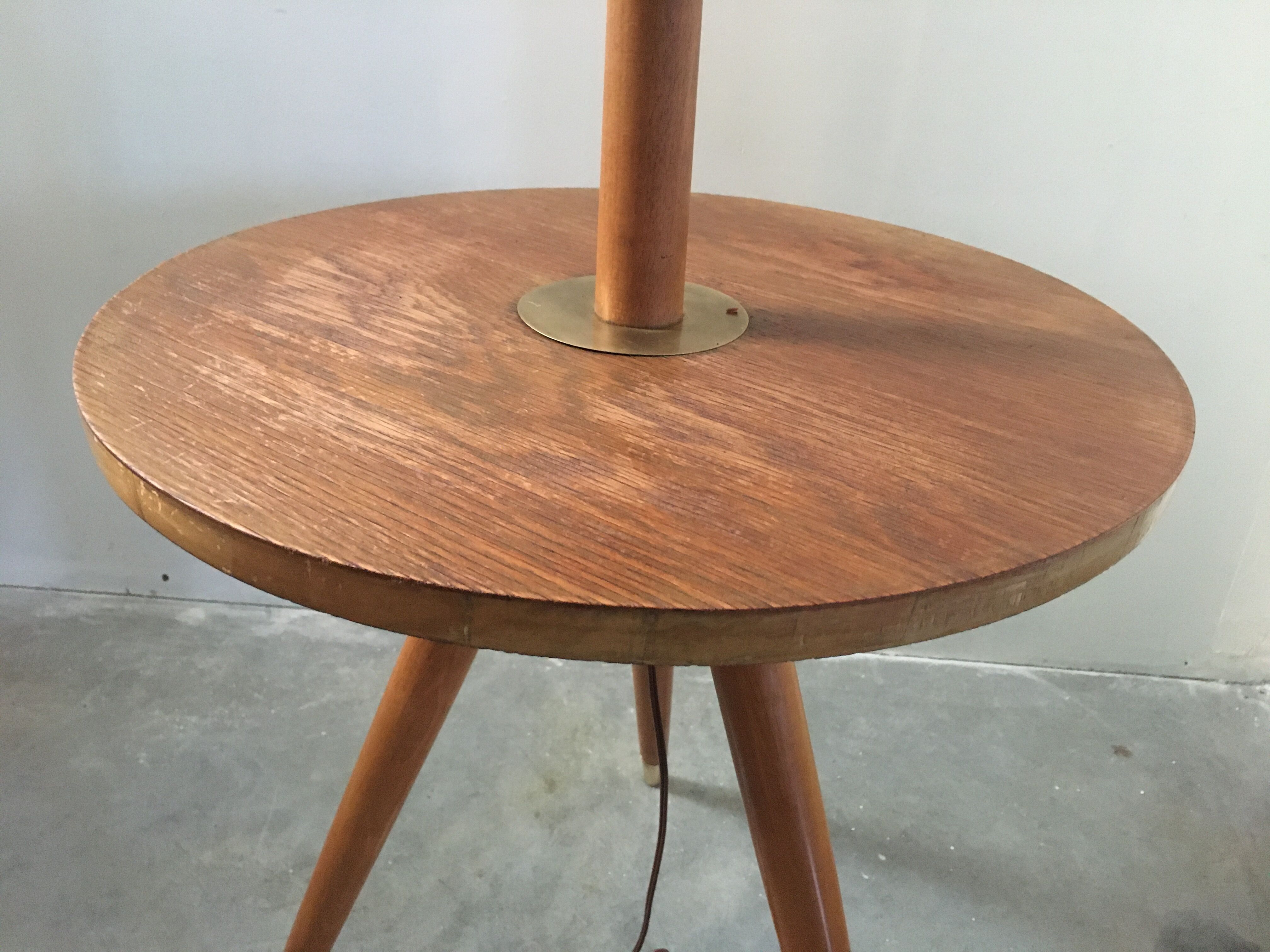 Tripod tablet lamppost