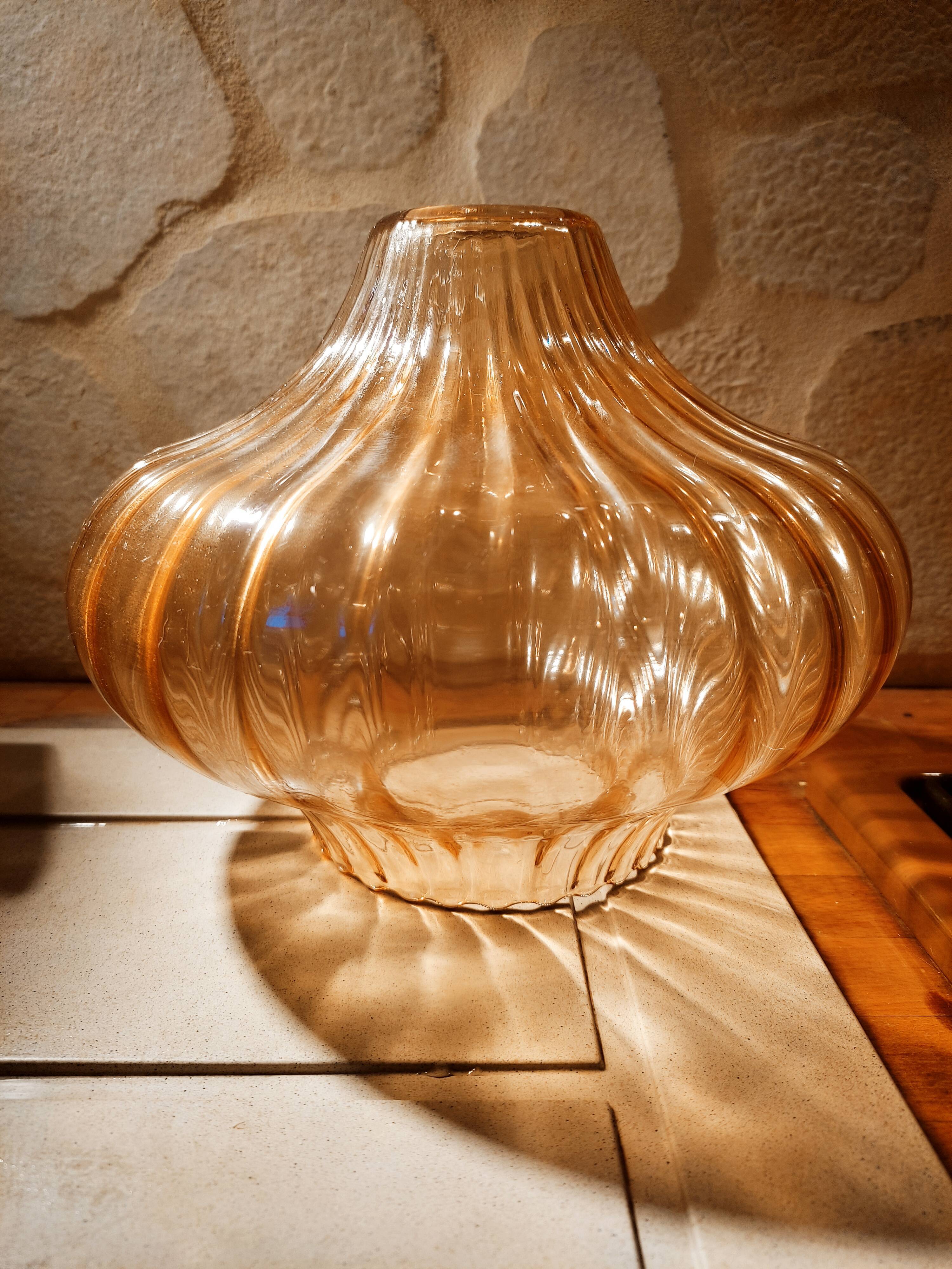 Amber glass suspension globe