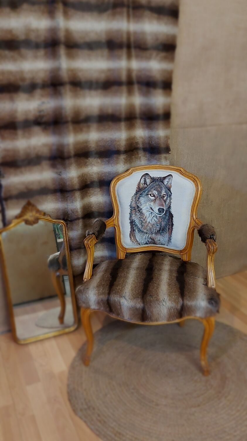 Armchair Louis XV head of wolf