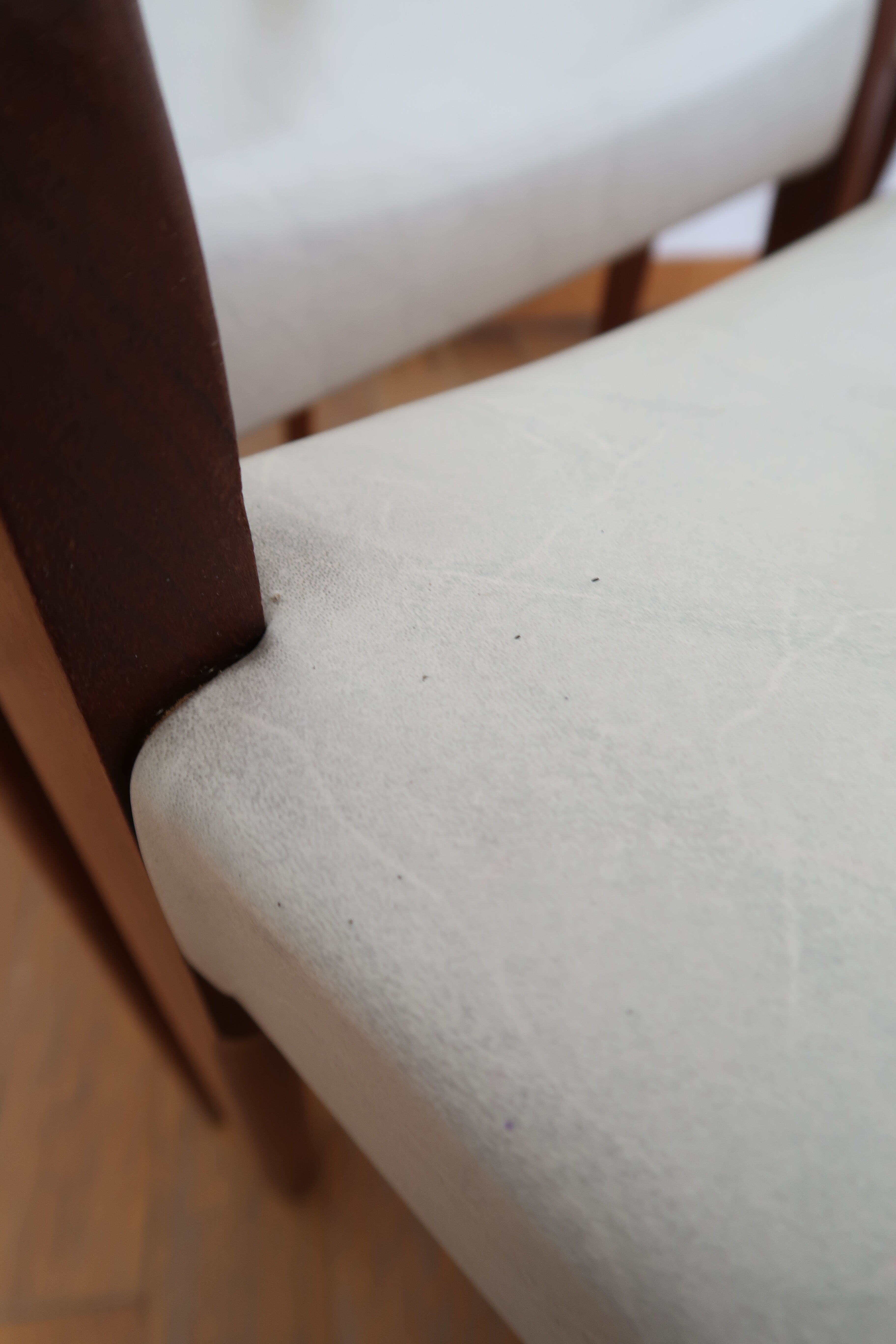 4 Scandinavian teak chairs 70