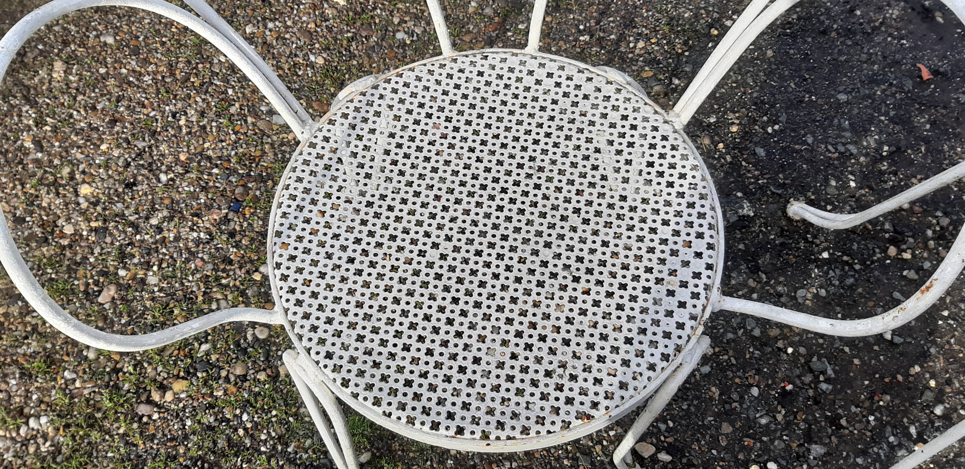 Paire de fauteuils de jardin 1900 en fer forgé