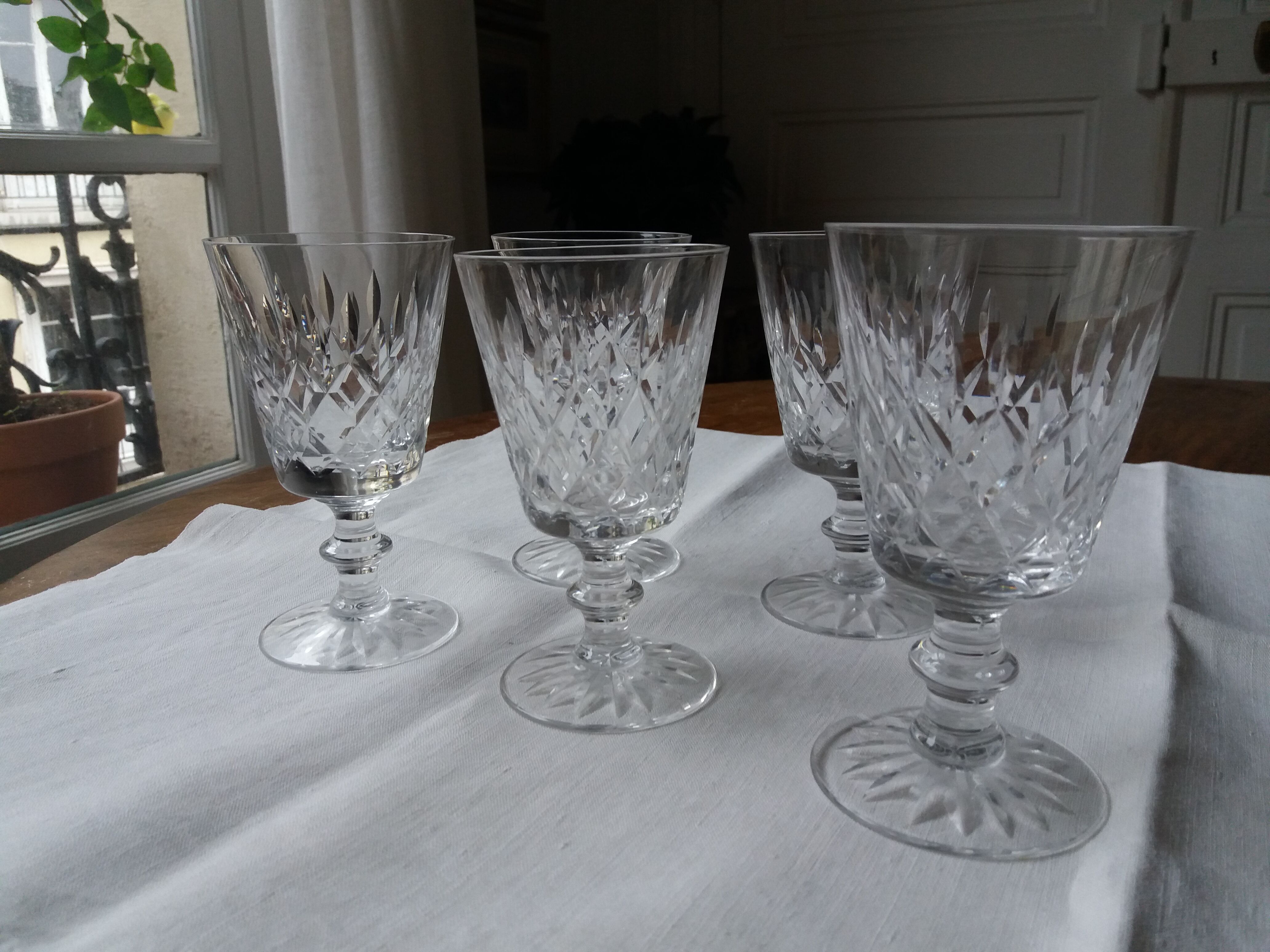 Lot de 5 verres gravés en cristal de Lorraine