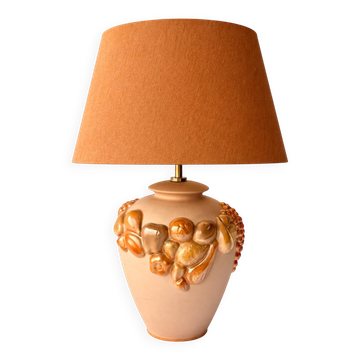 Lampe de table en céramique avec décoration de fruits émaillés sculpturaux