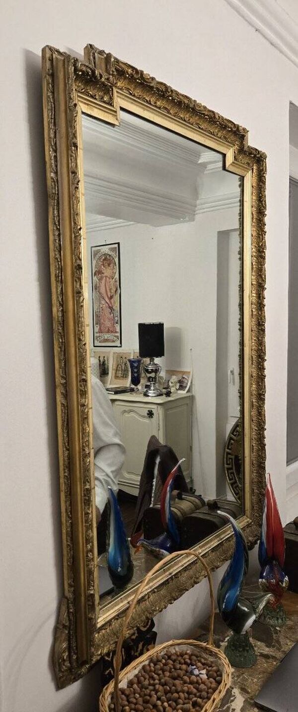 Grand miroir ancien époque Napoléon III en bois finement sculpté et doré à la feuille