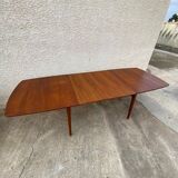 Table scandinave
