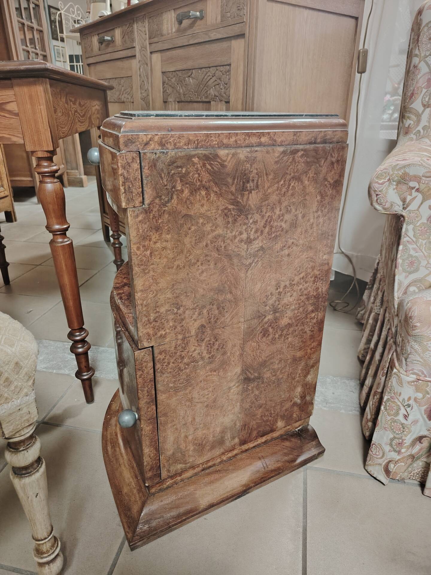 Pair of Art Deco half-moon bedside tables in walnut veneer and black marble.