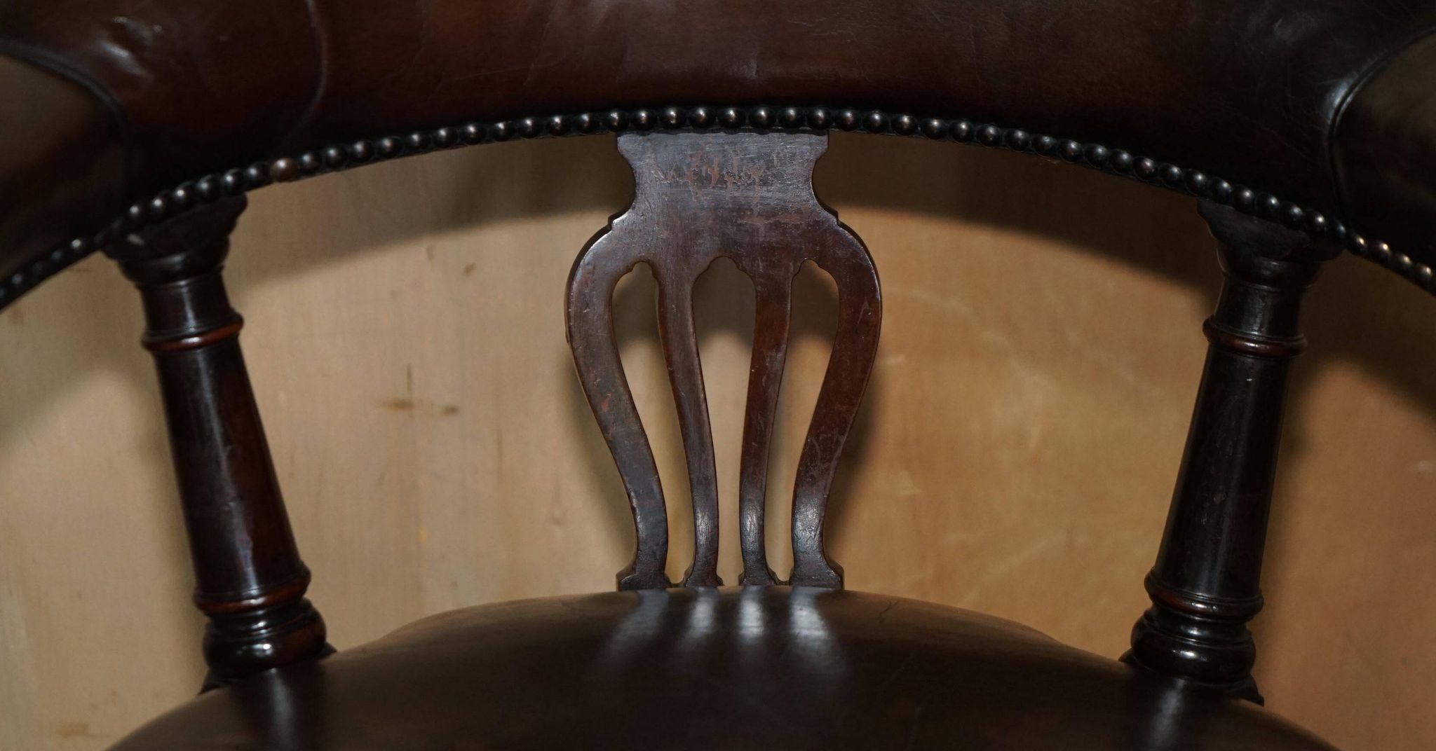 Fauteuil capitaine victorien antique cuir