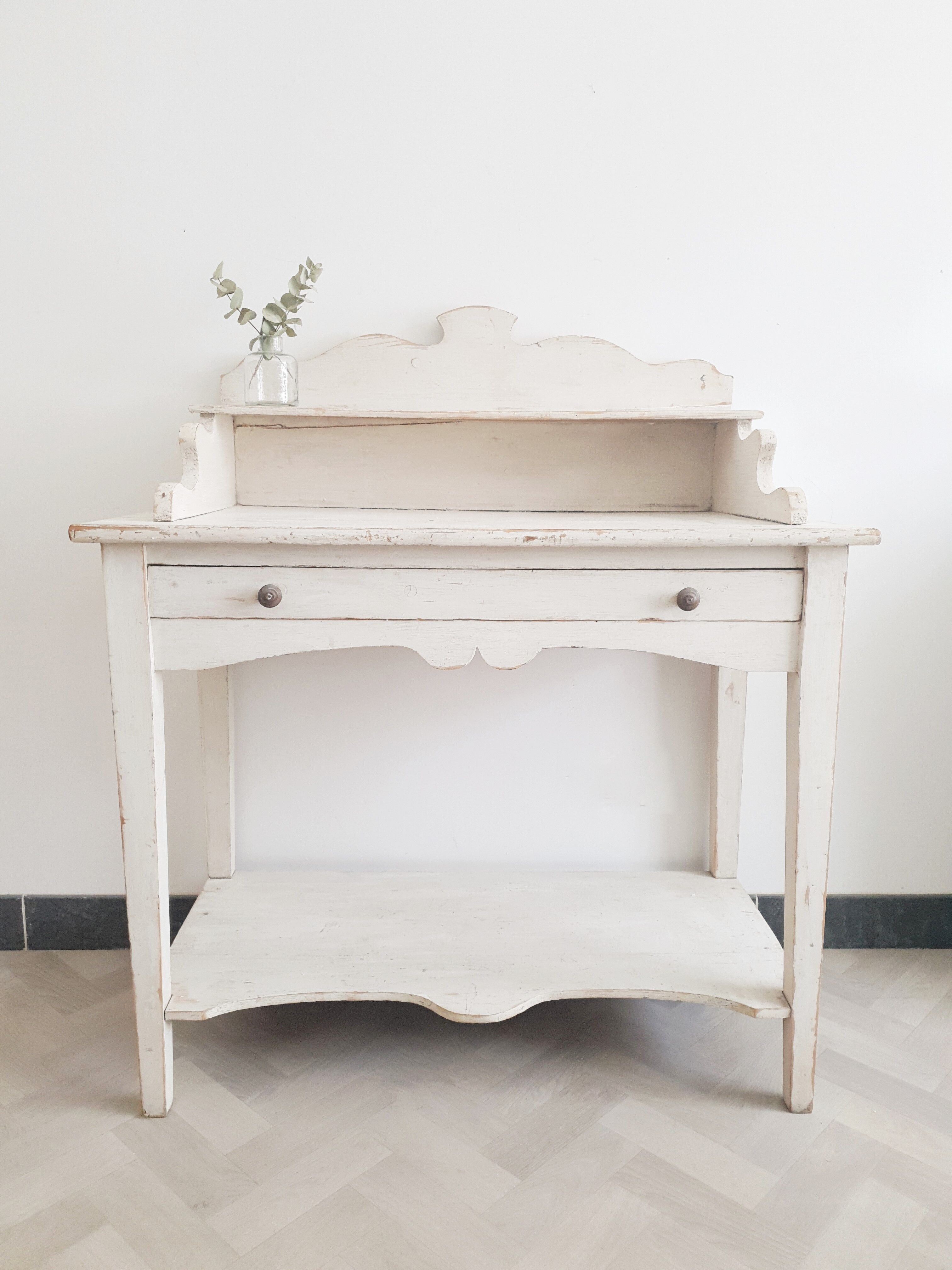 White patinated furniture