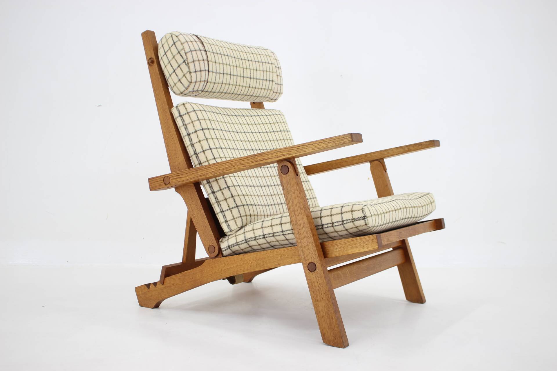 Hans J. Wegner Oak Reclining Lounge Chair Model AP71, Denmark 1968