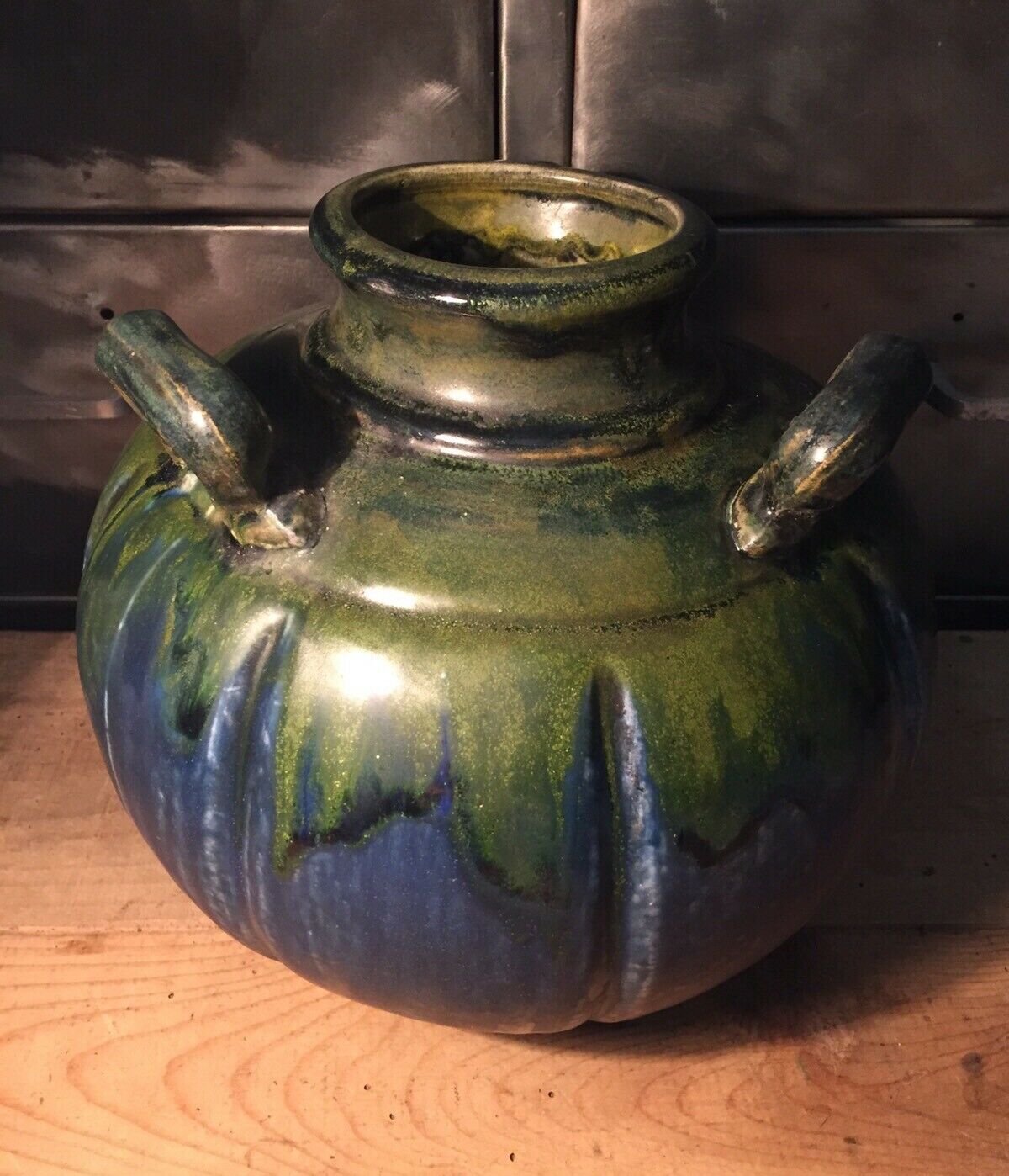 Flamed sandstone vase 3 handles