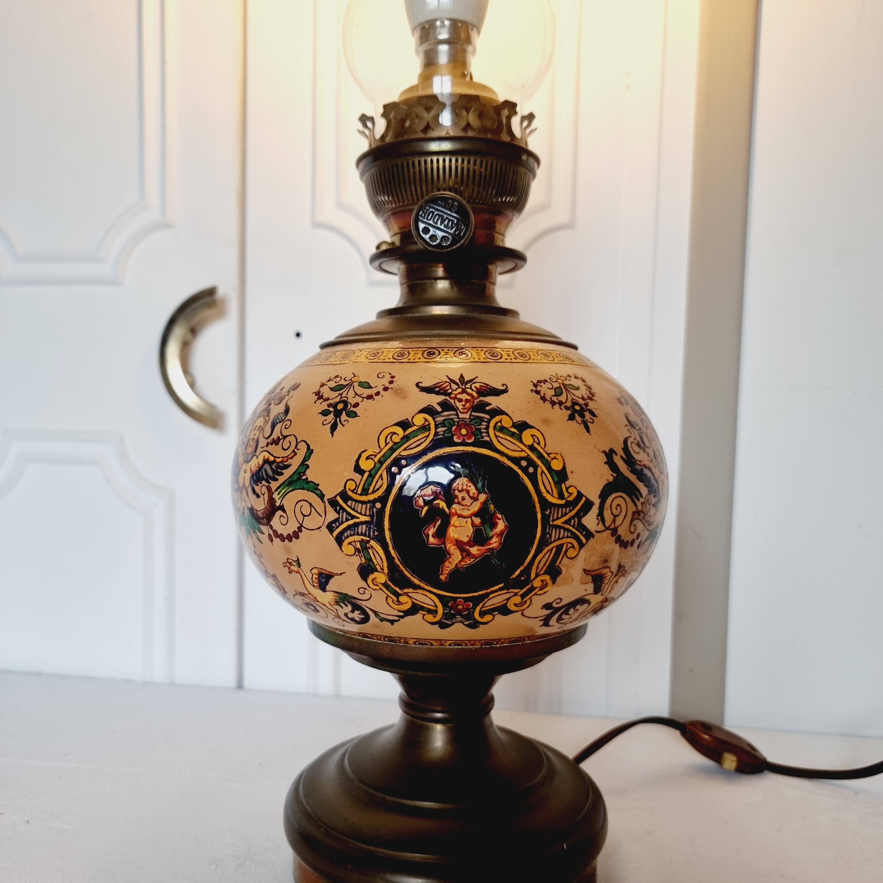 Electrified oil lamp in bronze and hand-painted Gien earthenware