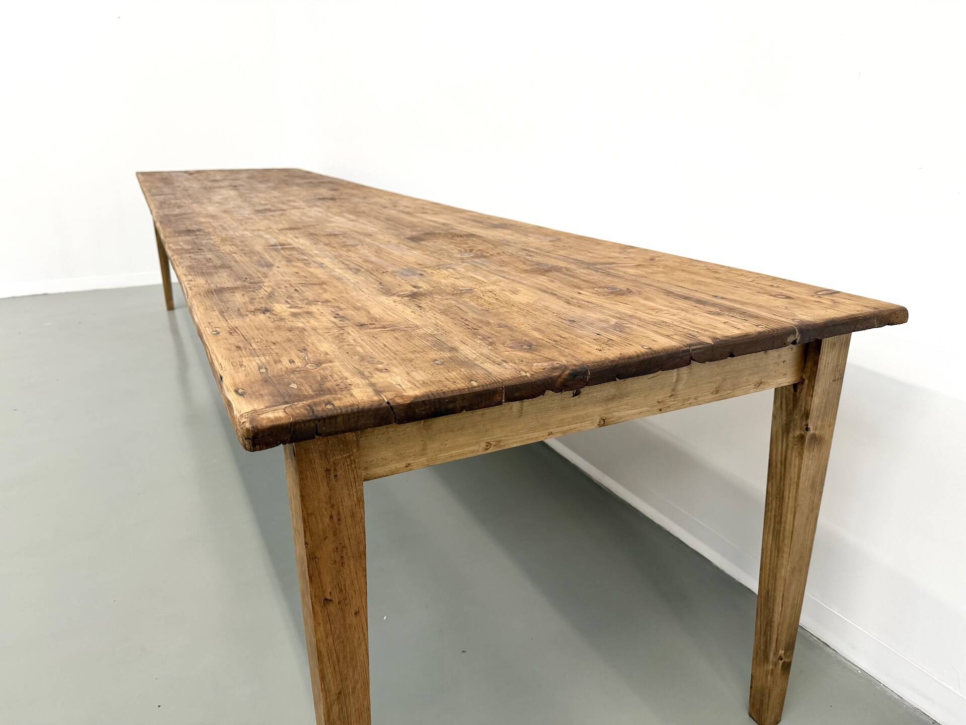 Large XXL farmhouse table in solid pine with 1950s tapered legs.