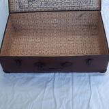Old suitcase “Au Bon Accueil”