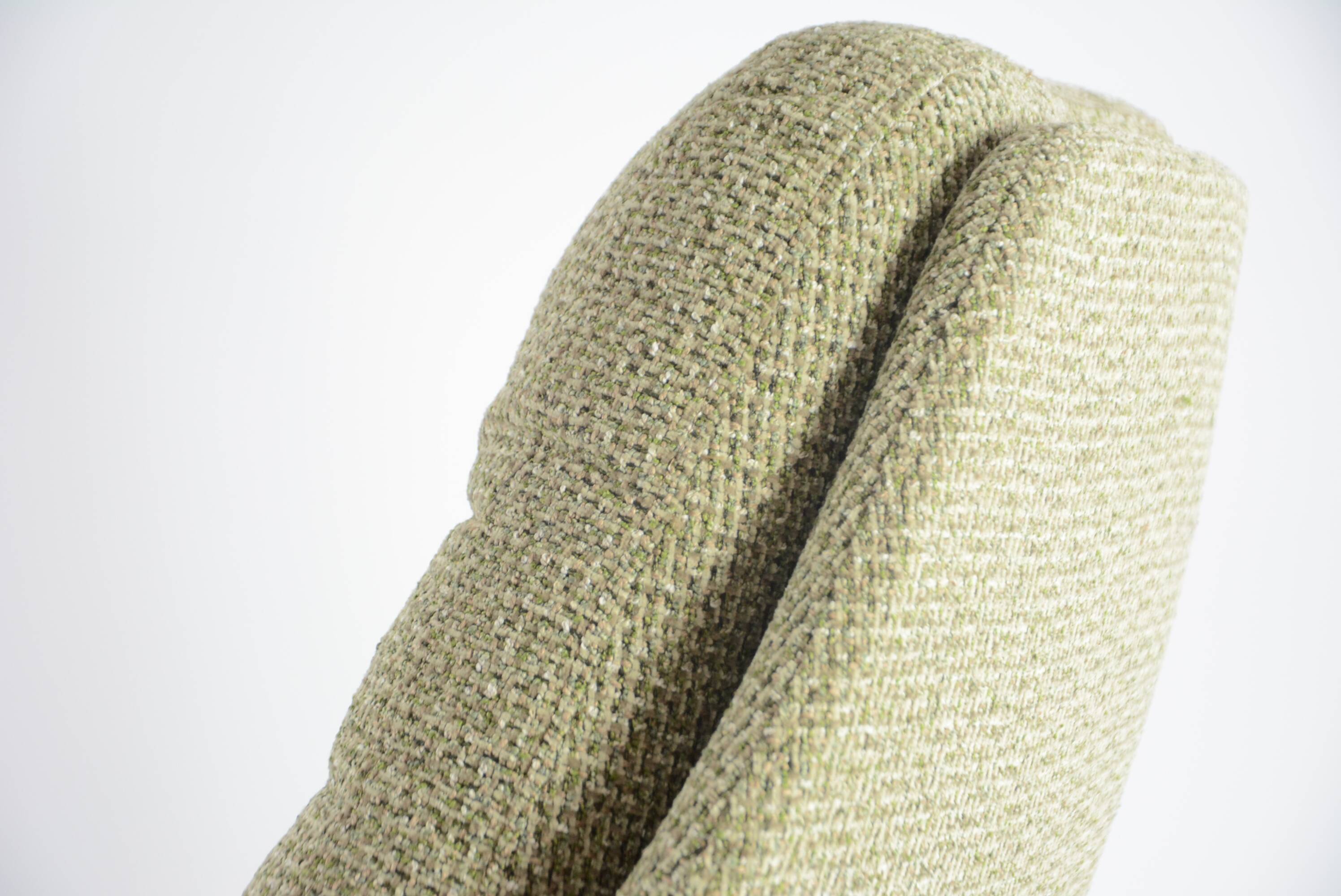 Chauffeuse pivotante scandinave verte
