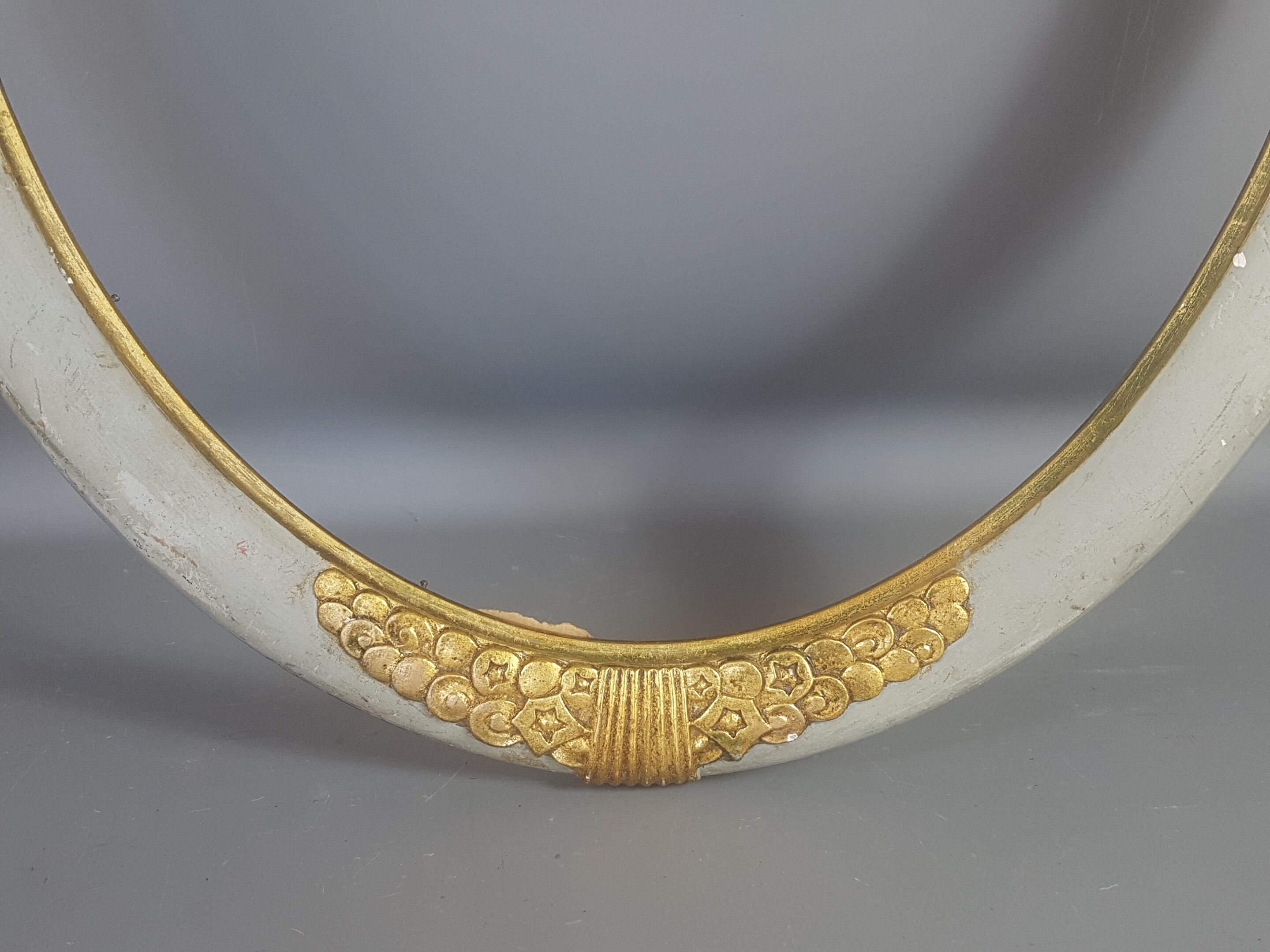 Old Art-Deco oval wood -stucco frame, 56x41 cm, 50x35 cm SB leaf