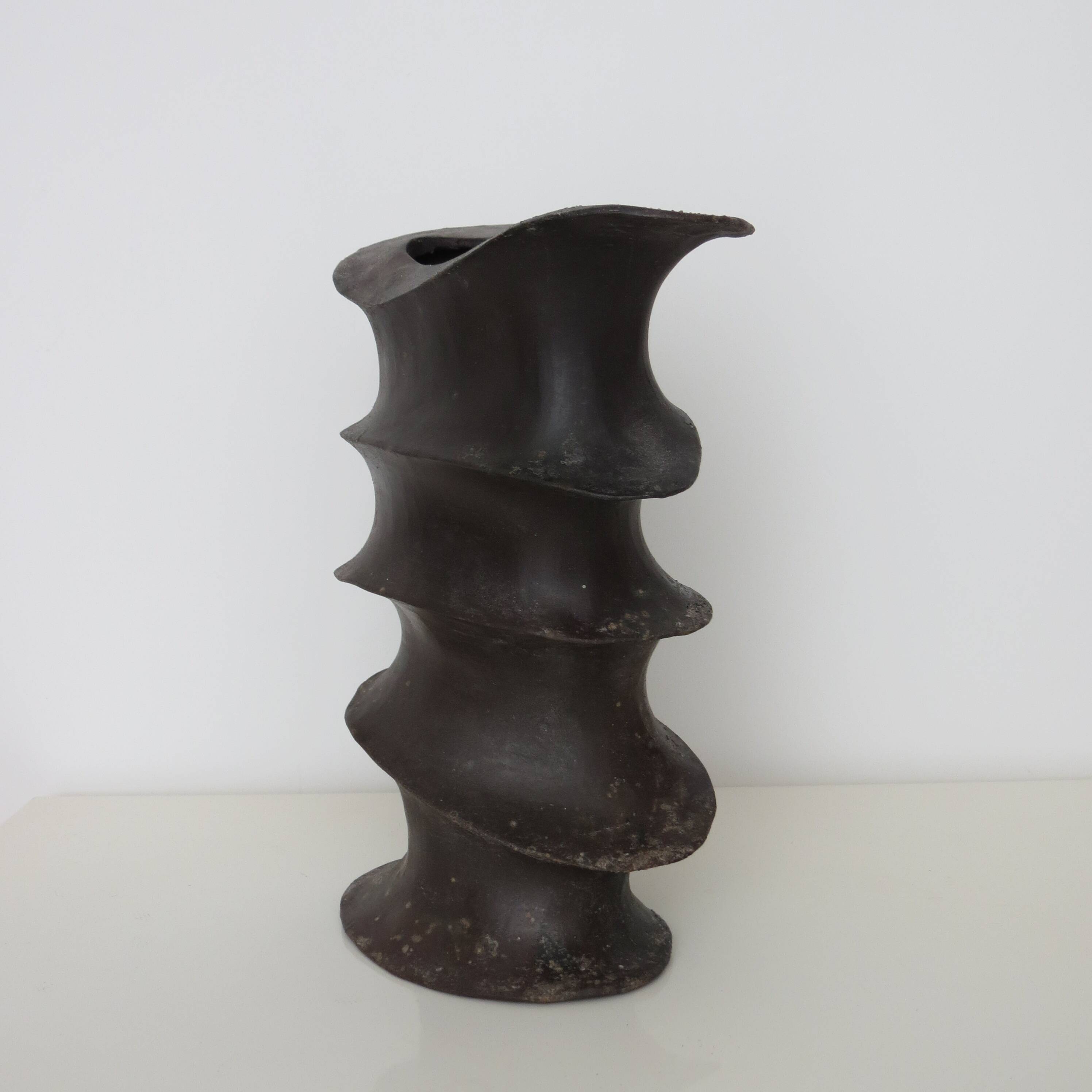 Vase sculptural de forme libre des années 1970