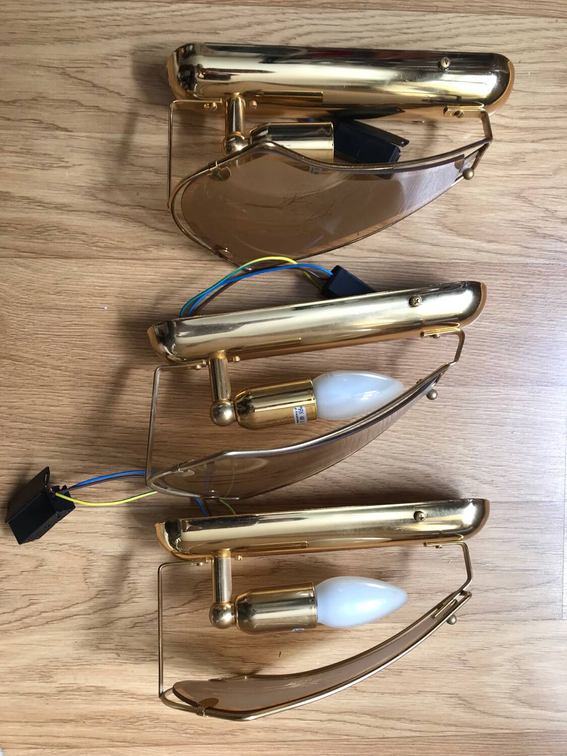 Set of 3 wall lights in golden brass and opaline glass