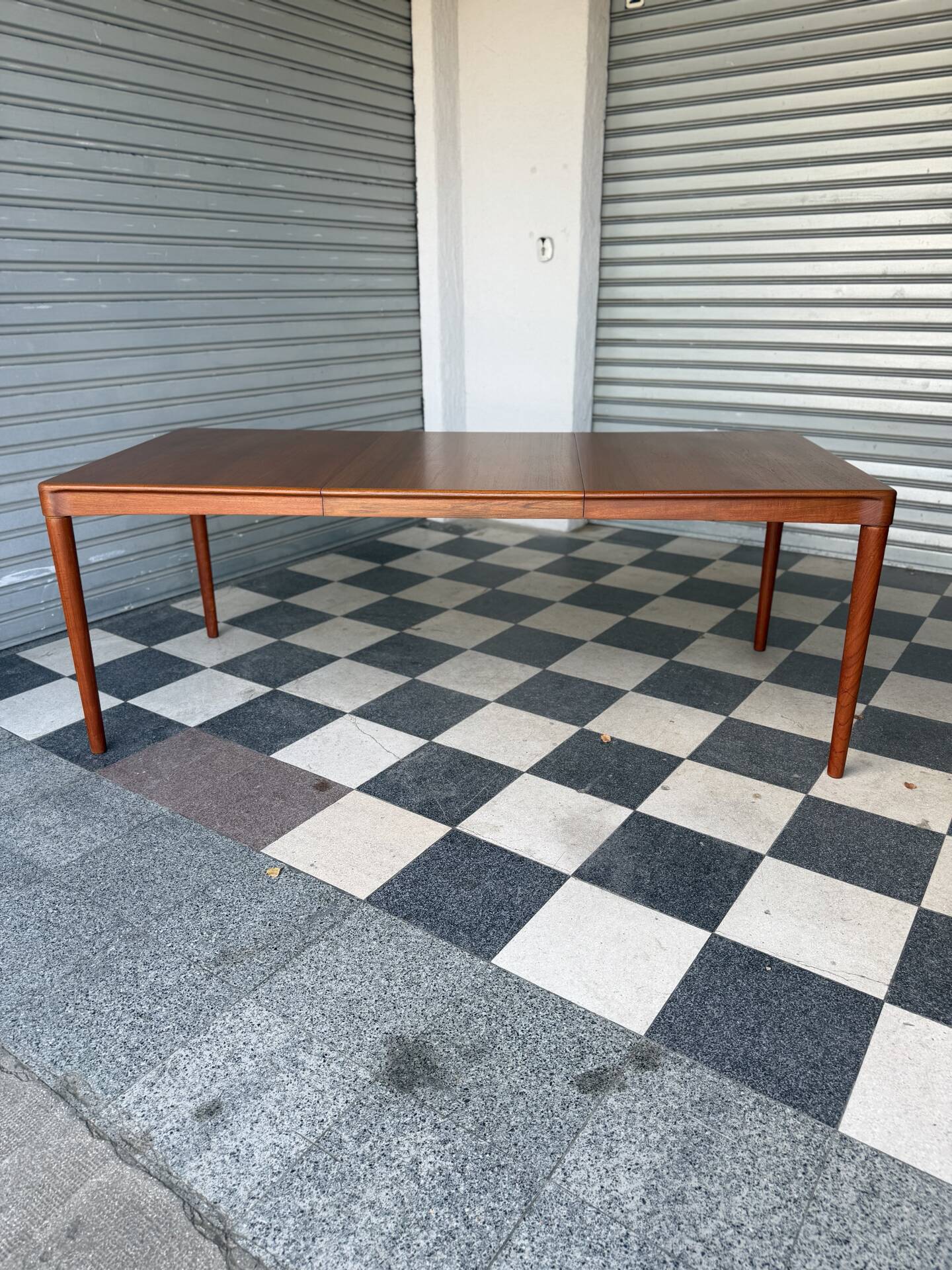 Table danoise en teck HW Klein pour Bramin