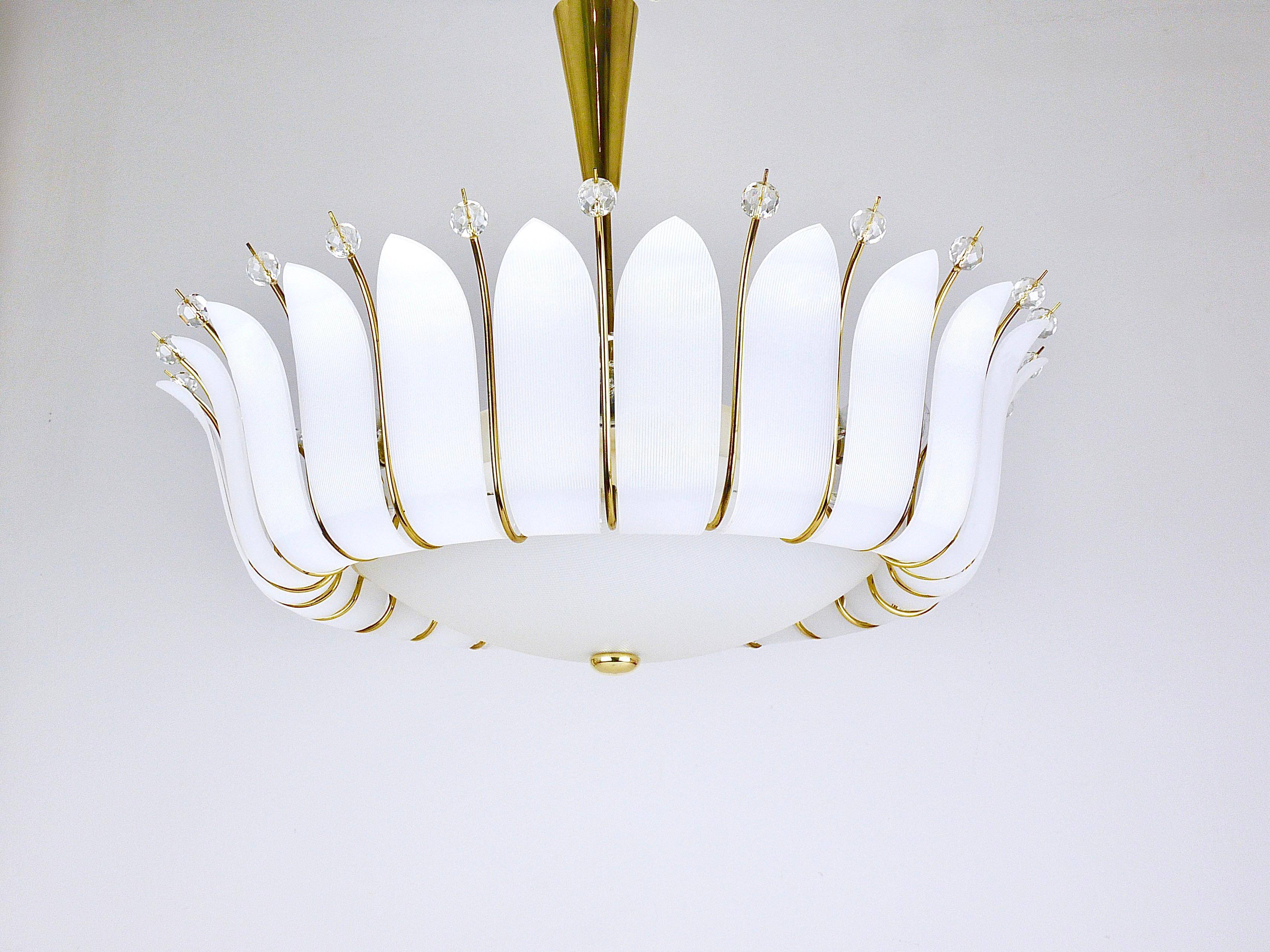 Grand chandelier Rupert Nikoll 27" mid-century brass with leaves, Austria, 1950.