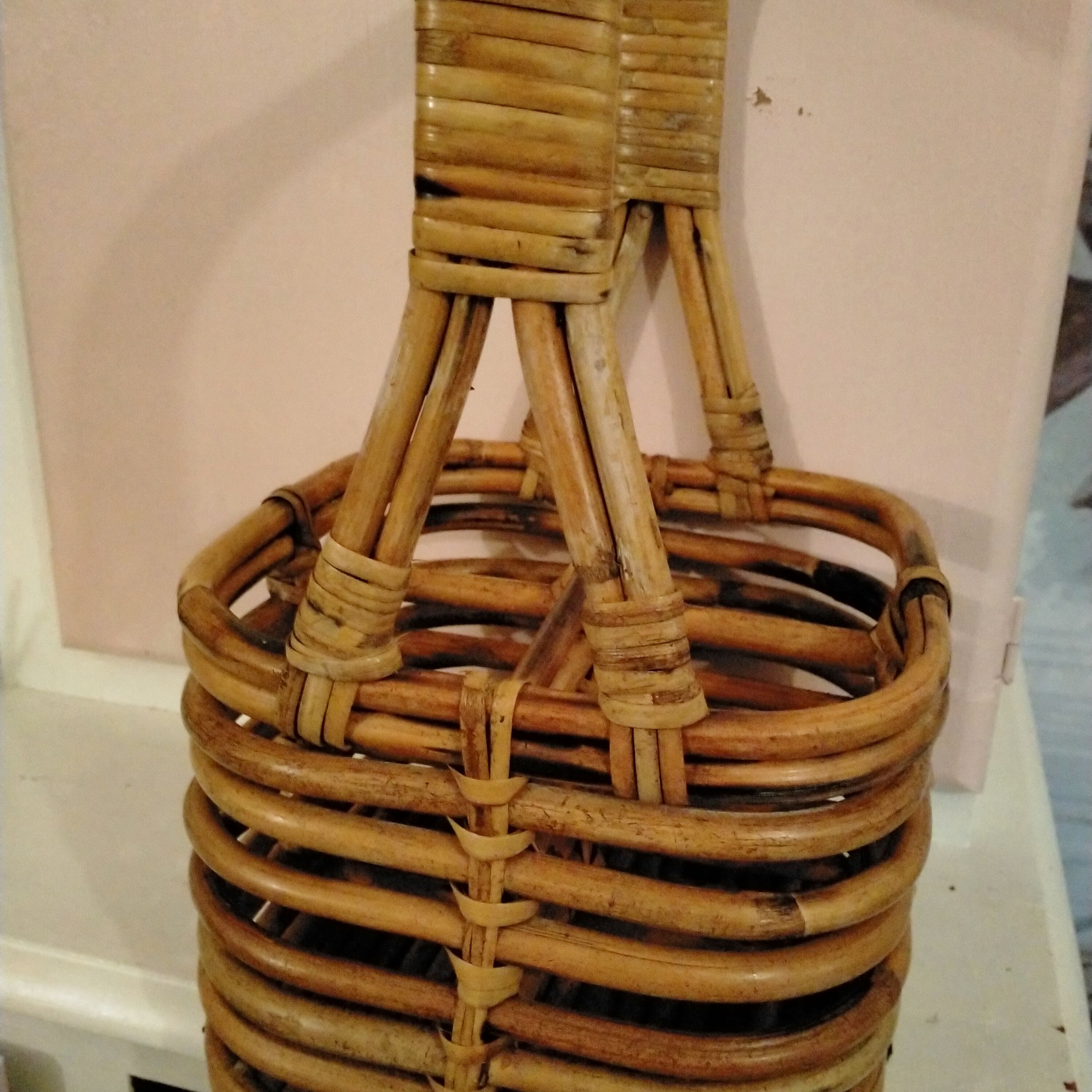 Rattan bottles holder