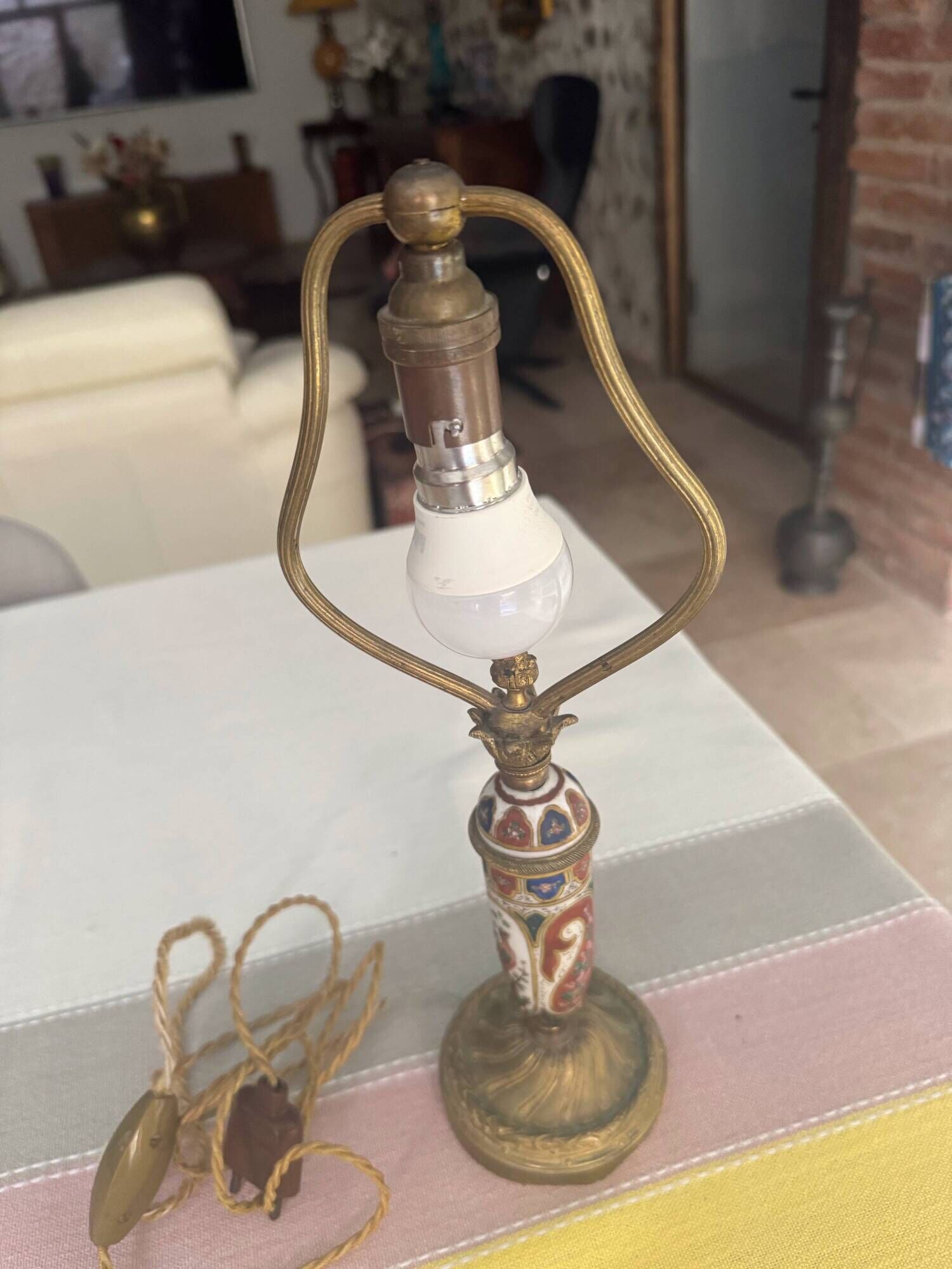 Antique lamp in enamelled porcelain and bronze